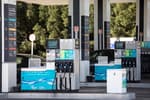 La gasolina se convierte en el primer peaje de las vacaciones: menos descuentos y depósitos que ya rozan los 87 euros en plena operación salida