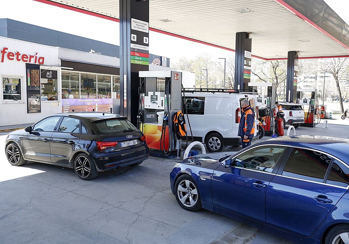 Los carburantes marcan mínimos anuales ante un repunte inminente por el recorte a las bonificaciones
