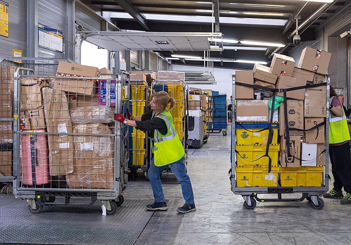 Por primera vez en la historia, en España se envían más paquetes que cartas