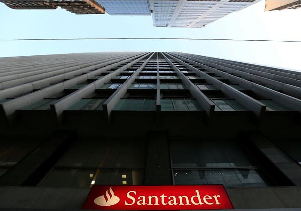 Los sindicatos abren un pulso con el Santander por las condiciones de las prejubilaciones