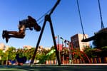 El INE retrata la fecundidad en España: los hombres priorizan las ayudas económicas y las mujeres prefieren permisos más largos