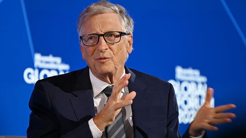 Bill Gates advierte sobre los riesgos de la IA: «EE.UU. debe liderar y establecer una ley»