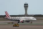 Los controladores aéreos de El Prat advierten: "O Aena se pone las pilas con las torres o habrá más apagones en toda su red"