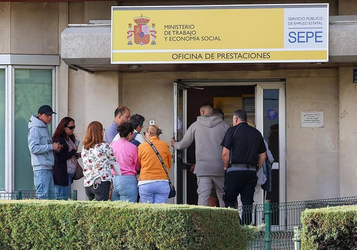 El SEPE permitirá a los parados cobrar a la vez el subsidio de mayores de 52 años y el Ingreso Mínimo Vital