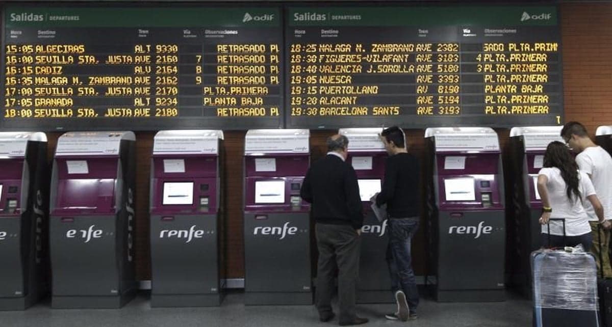 Interrumpida la Alta Velocidad entre Madrid y Barcelona por el incendio de un tren