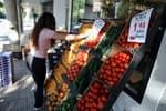 Los precios suben ya más que los sueldos para siete de cada diez trabajadores con convenio
