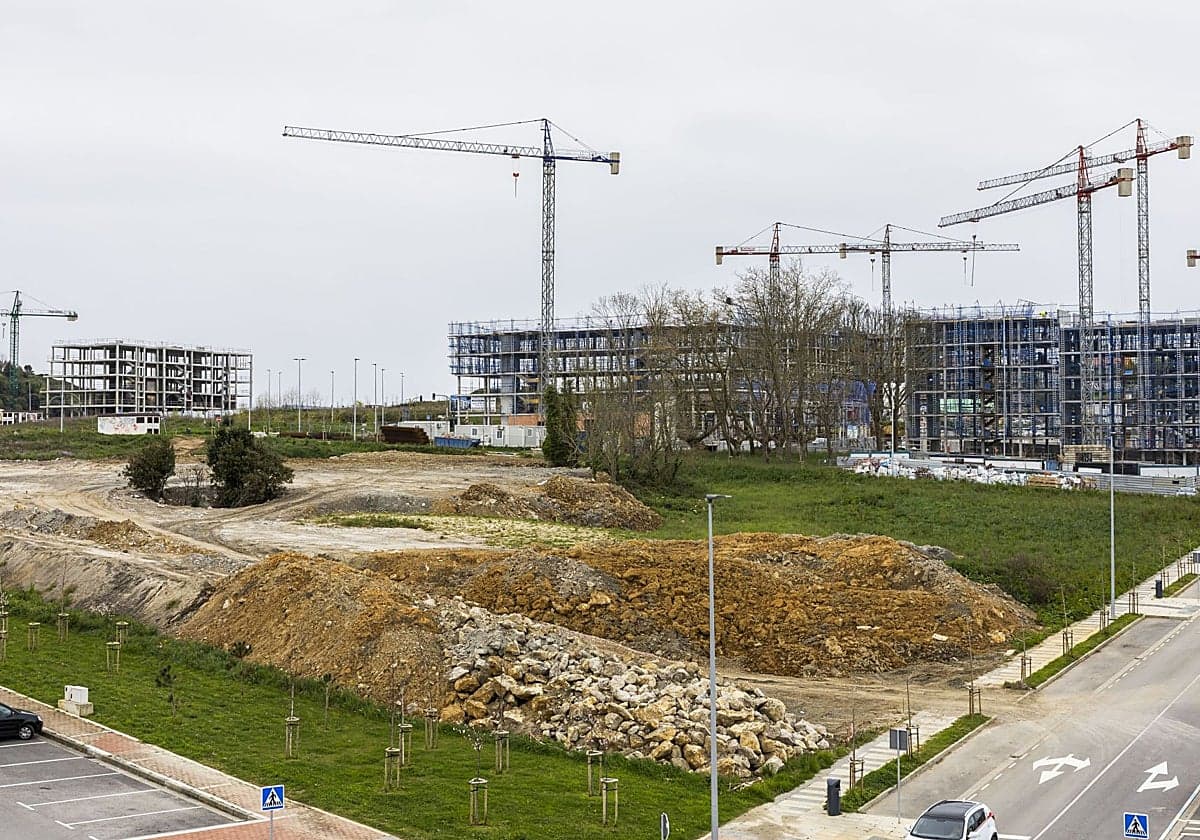 El precio del suelo se dispara un 15% y complica la construcción en plena crisis de oferta