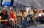 Cientos de pasajeros varados por Plus Ultra en la ruta Madrid-Buenos Aires: "Posible estafa premeditada"