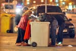 'Nuevos pobres' frente a 'nuevos ricos': España se polariza entre los 4 millones que viven en la pobreza y los millonarios que concentran la mitad de la riqueza del país