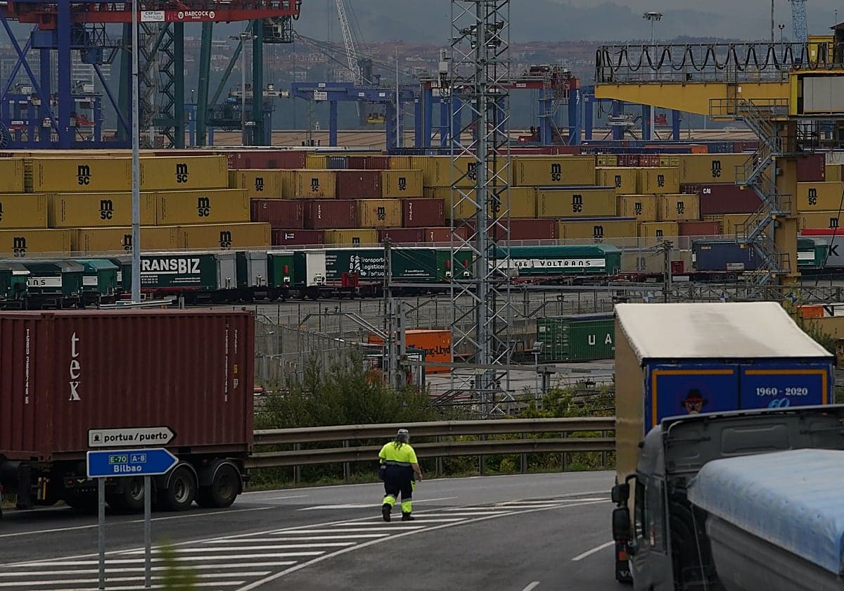 Las exportaciones vascas vuelven a caer un 2,3% en abril por la debilidad de la industria