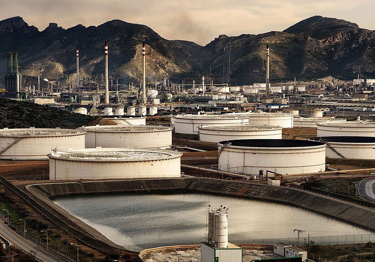 España liberará este mes otros 4,4 millones de reservas estratégicas de petróleo