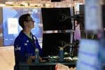 La tensión de la deuda pública arrastra a Wall Street y vuelve a lastrar a la banca del Ibex, que cede 1,7%