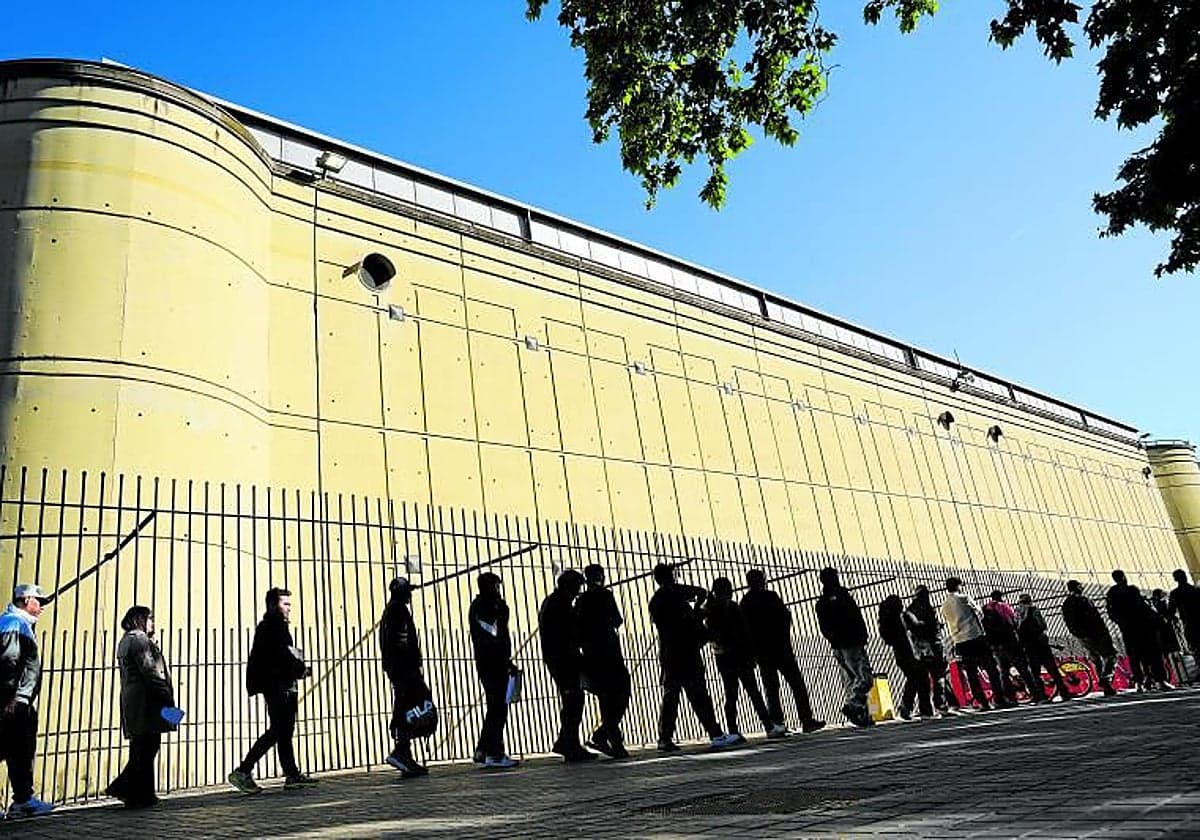 La regularización de inmigrantes dobla las previsiones del Gobierno con 1,2 millones de solicitudes, la mayoría latinoamericanos