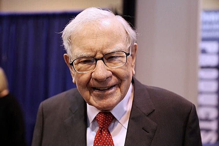 Warren Buffett se retira a la presidencia emérita de Berkshire Hathaway y da paso a su hijo Howard Buffett