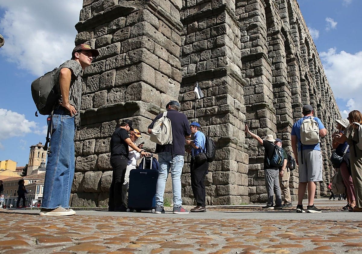 España recibe más turistas en la primera mitad del año y su gasto se dispara un 7%