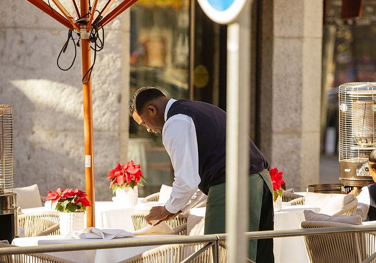El empleo firma su mejor septiembre por la regularización, pero el paro se dispara en 23.500 personas