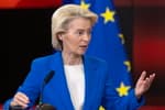 Von der Leyen critica la rebaja de 20 céntimos al diésel y la gasolina del Gobierno: "Aumenta la demanda, favorece a las rentas altas y supone un coste enorme"