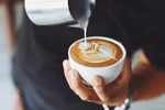 Ratifican el despido de un camarero en Palma que criticó su sueldo y reveló en TikTok que el hotel vendía a cinco euros un café de 20 céntimos