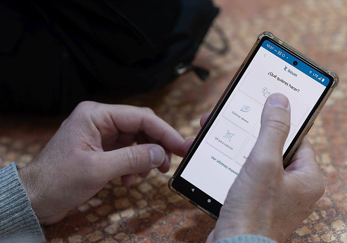 Bizum permitirá pagar en comercios con el móvil desde mañana