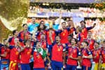 RTVE dispara el gasto en derechos con su apuesta por el fútbol y la selección y compromete más de 600 millones hasta 2032
