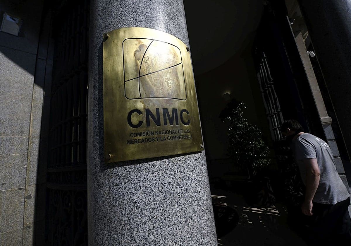 El Gobierno crea la figura del economista jefe en la CNMC y redibuja su estructura de poder
