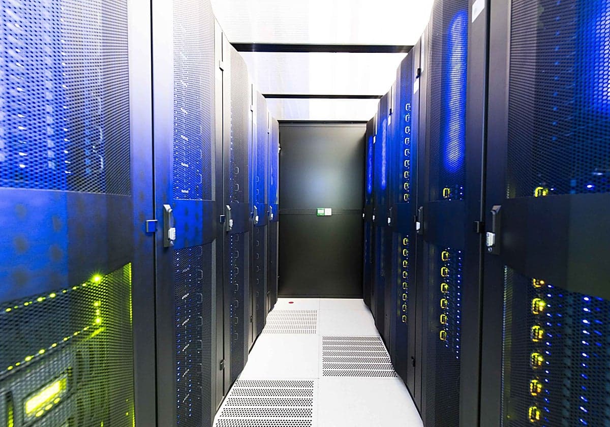 El freno a los centros de datos amenaza con cargar  394 millones en el recibo de la luz de los hogares