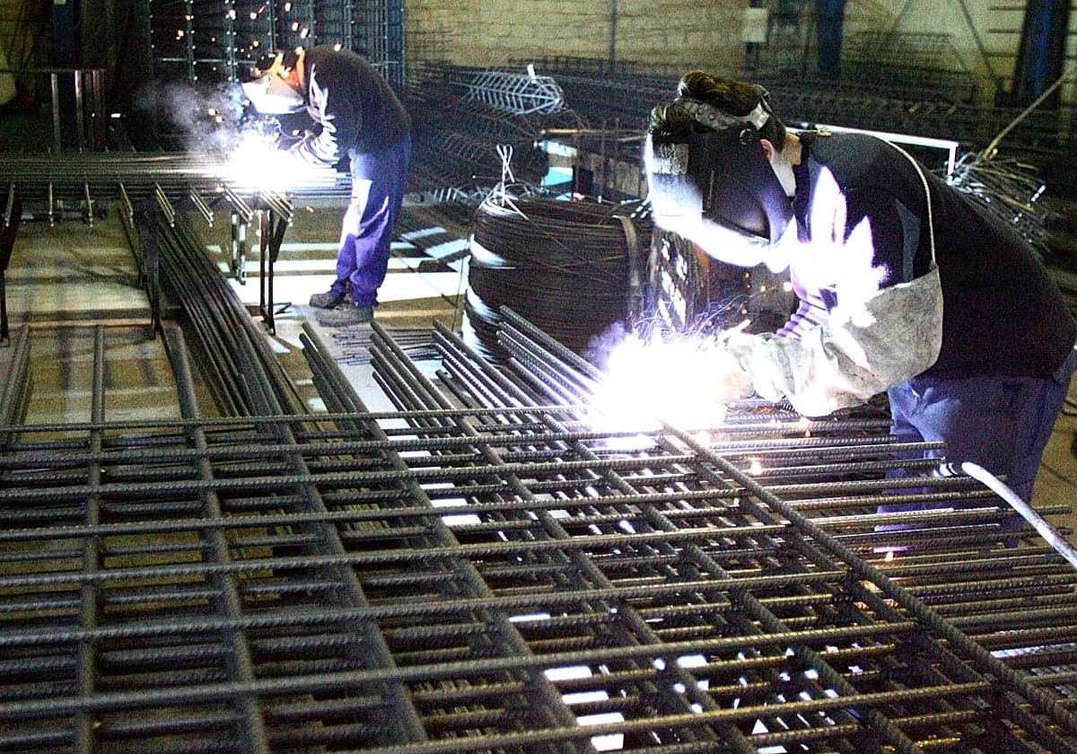 La industria vasca recibirá 77 millones en ayudas para compensar las emisiones de CO2
