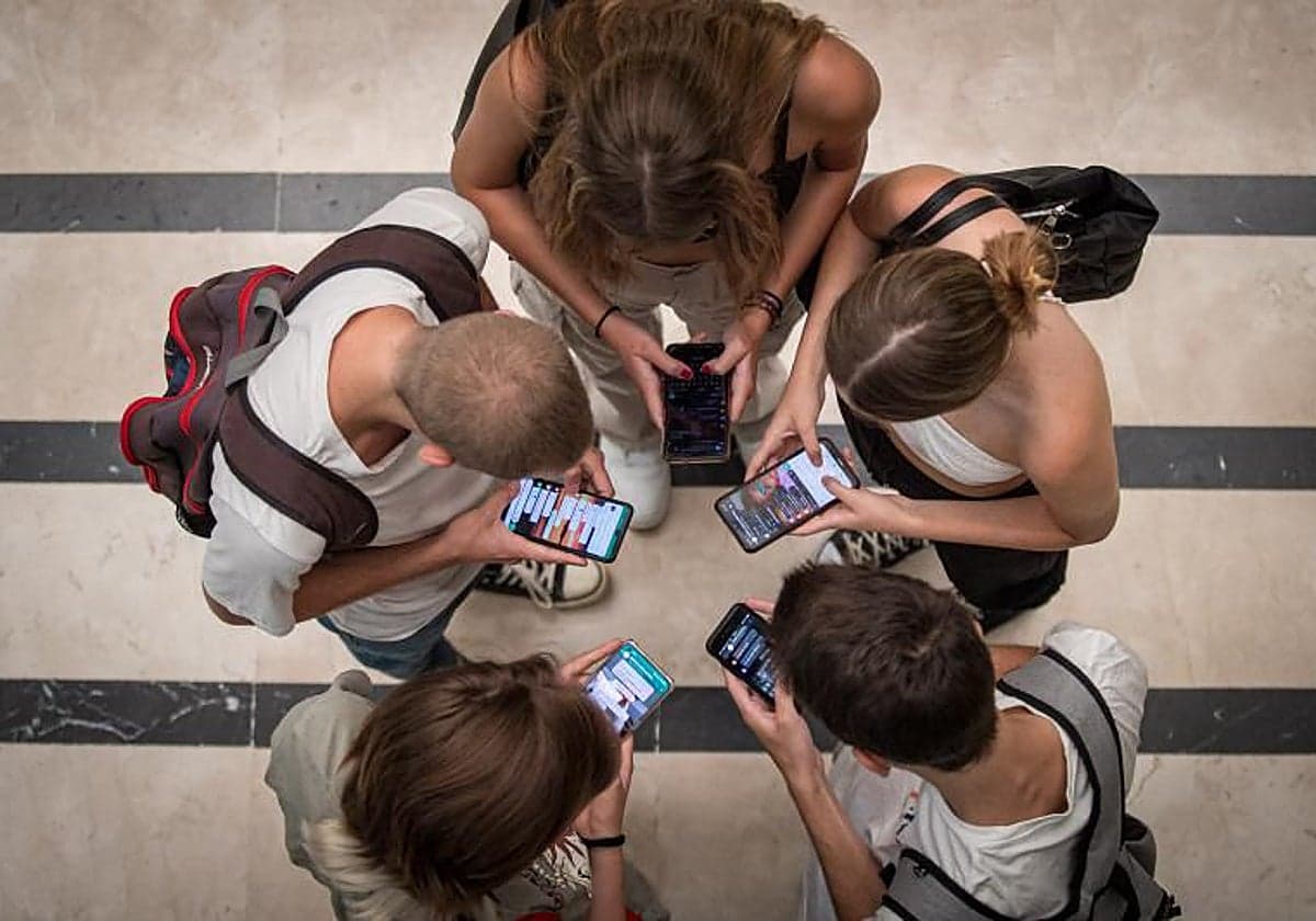 Telefónica y Digi polarizan la batalla por los clientes móviles en España