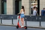 La Ley de Propiedad Horizontal lo confirma: la comunidad puede impedir que cargues el patinete eléctrico en las zonas comunes