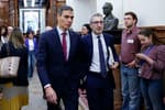 El Gobierno supera los 23.300 millones en licitaciones 'a dedo', diez veces más que cuando Sánchez llegó a La Moncloa