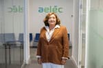 Marina Serrano (Aelec): "El Gobierno penaliza con impuestos a la electricidad producida aquí y subvenciona el gas de fuera"