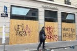 De Rolex a Louis Vuitton: las tiendas de lujo francesas tapian sus escaparates y refuerzan la seguridad ante las protestas