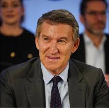 Feijóo promete “desclasificar” la etapa de Sánchez si gobierna y el presidente le acusa de hacer “política para ultras”