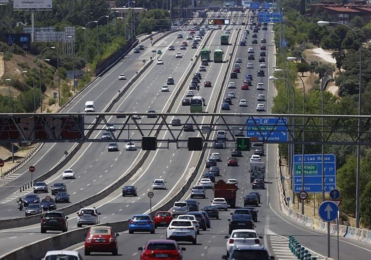 Los carburantes se disparan un 15% este mes y convierten la operación salida en la más cara desde 2022