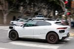 Waymo pisa el acelerador y deja atrás a Tesla en la batalla del robotaxi