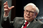 Warren Buffett deja la presidencia de Berkshire Hathaway tres más de 50 años en el cargo y cede el testigo a su hijo Howard