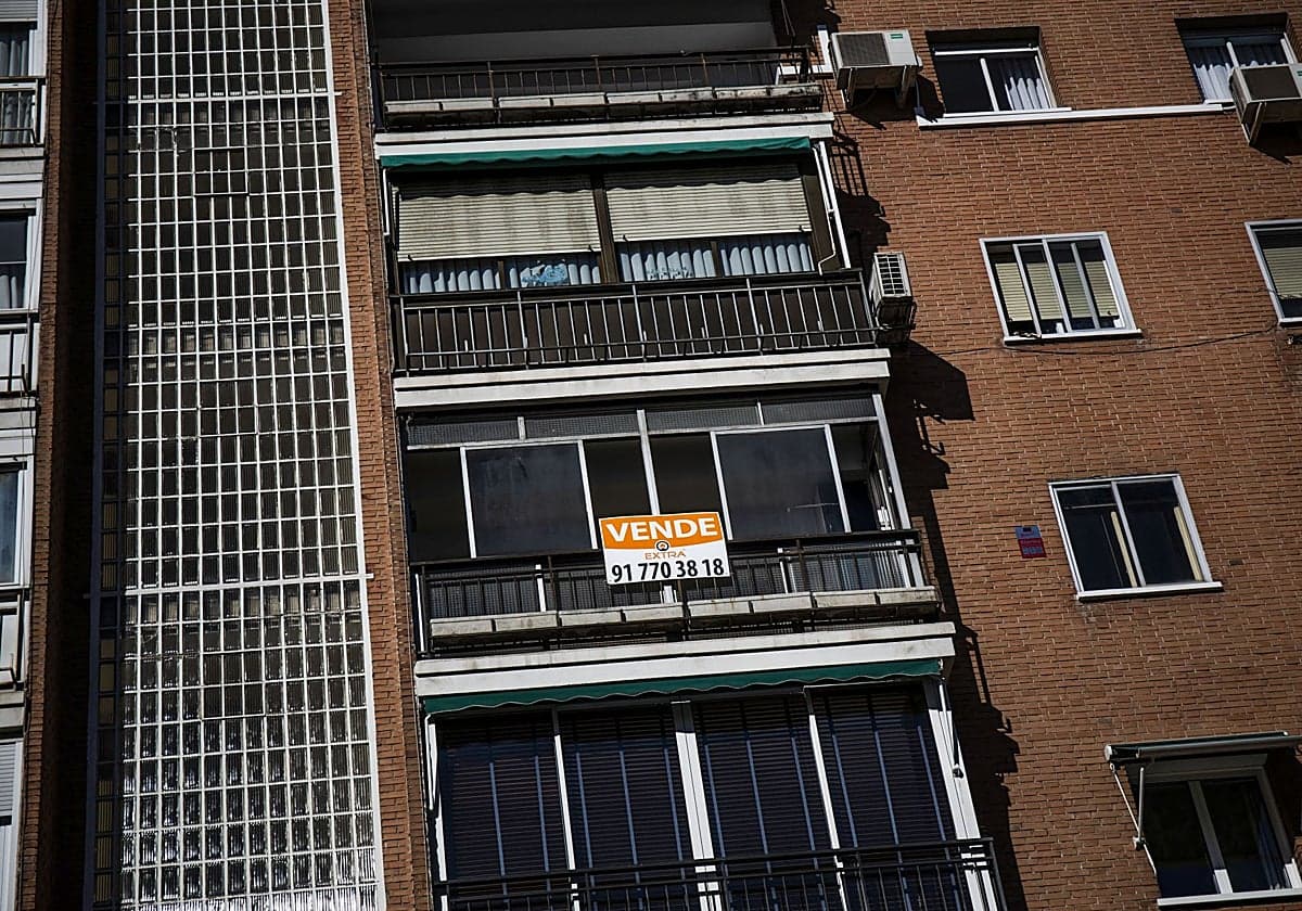 La carga fiscal de vender una vivienda en España supera el 60% de su precio inicial