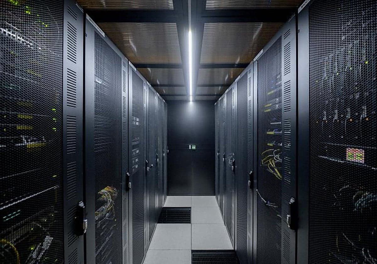 Los centros de datos amenazan con compensaciones millonarias y frenan la inversión por las exigencias «imposibles de cumplir»