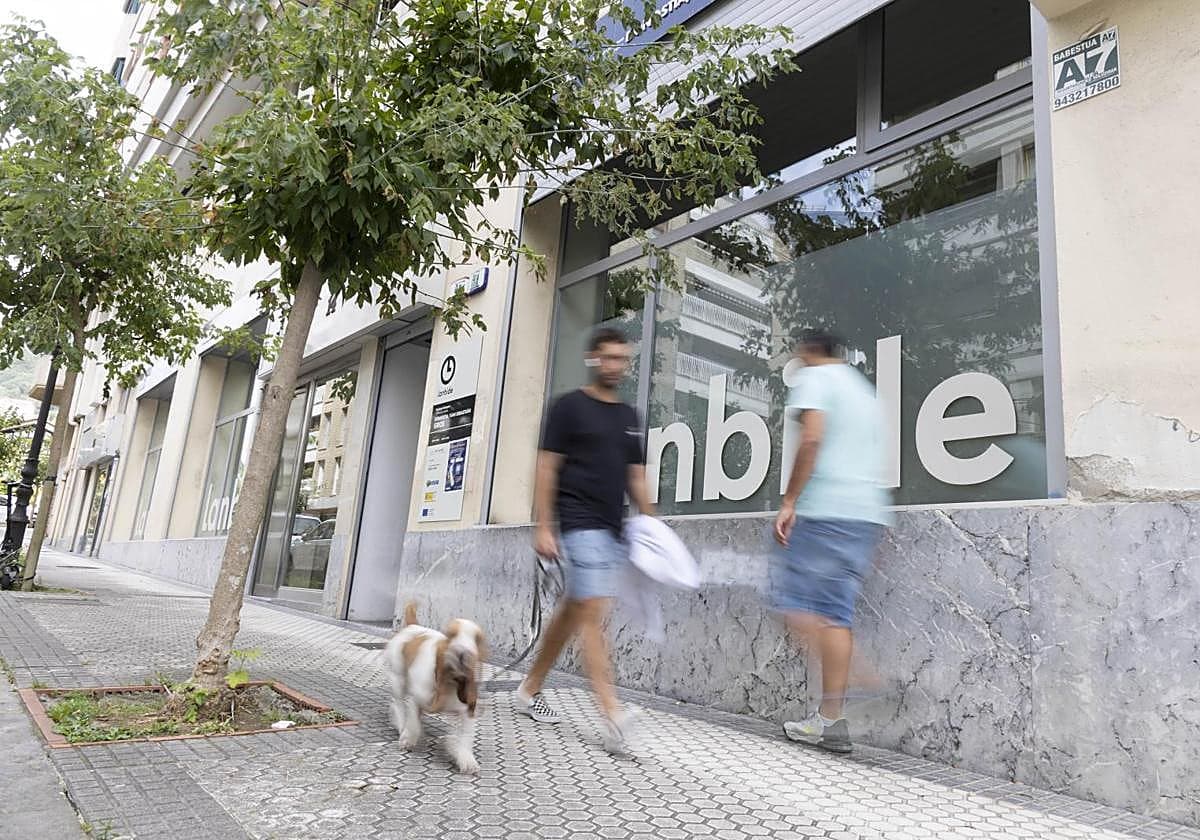 La Justicia obliga a Lanbide a conceder la RGI a una refugiada sin los tres años de empadronamiento exigidos
