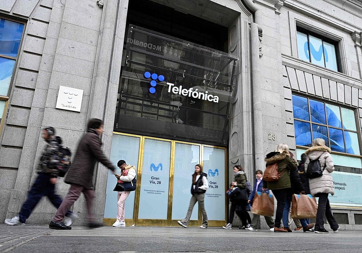 Telefónica cierra la venta de su emblemática sede en el centro de Madrid a Tomás Olivo