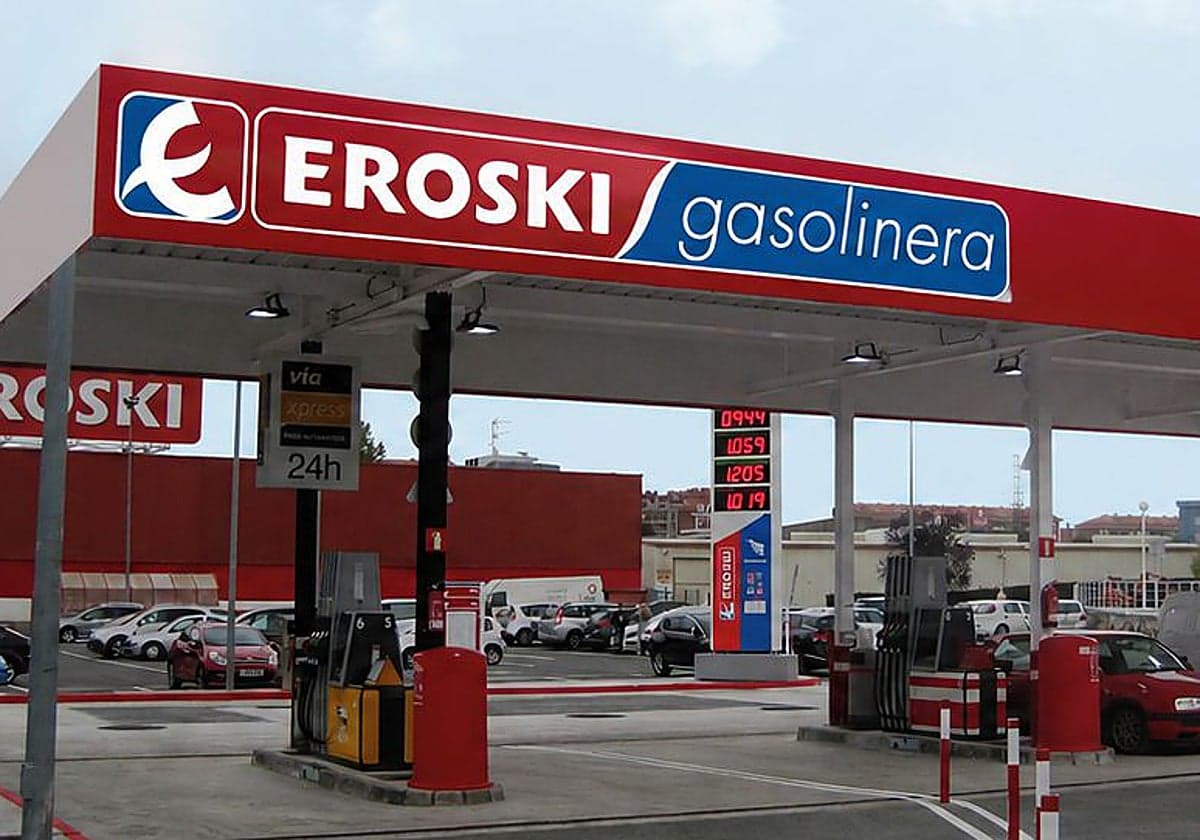 Eroski vende sus 40 gasolineras a Petroprix