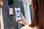 Inditex pone voz a sus etiquetas para que las personas con discapacidad visual puedan comprar con mayor autonomía