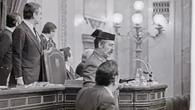 España abre los archivos del 23F y desclasifica documentos guardados durante 45 años