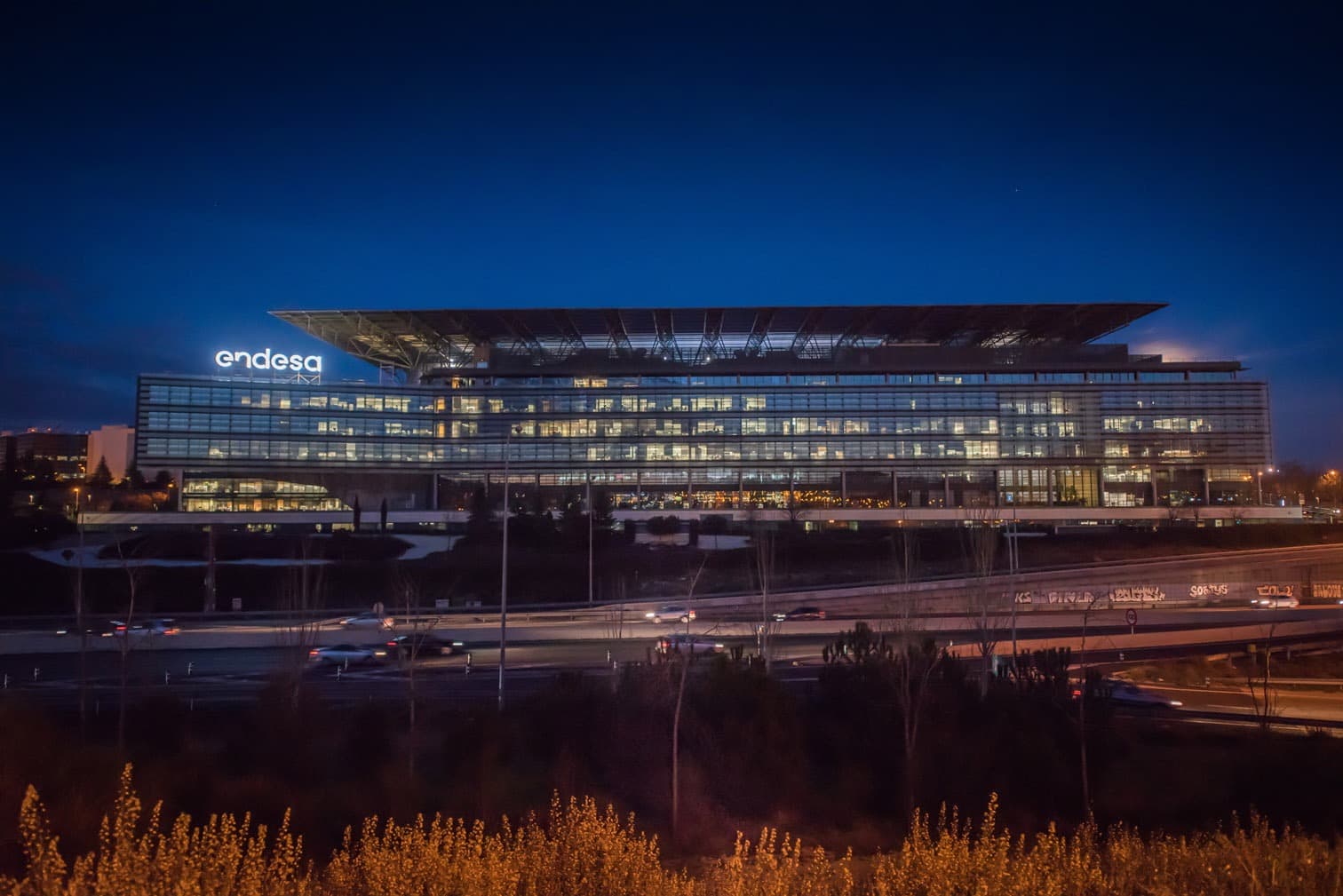 Endesa aumenta las ganancias un 41% y mejora las previsiones para 2026 a pesar de la caída de los precios de la energía
