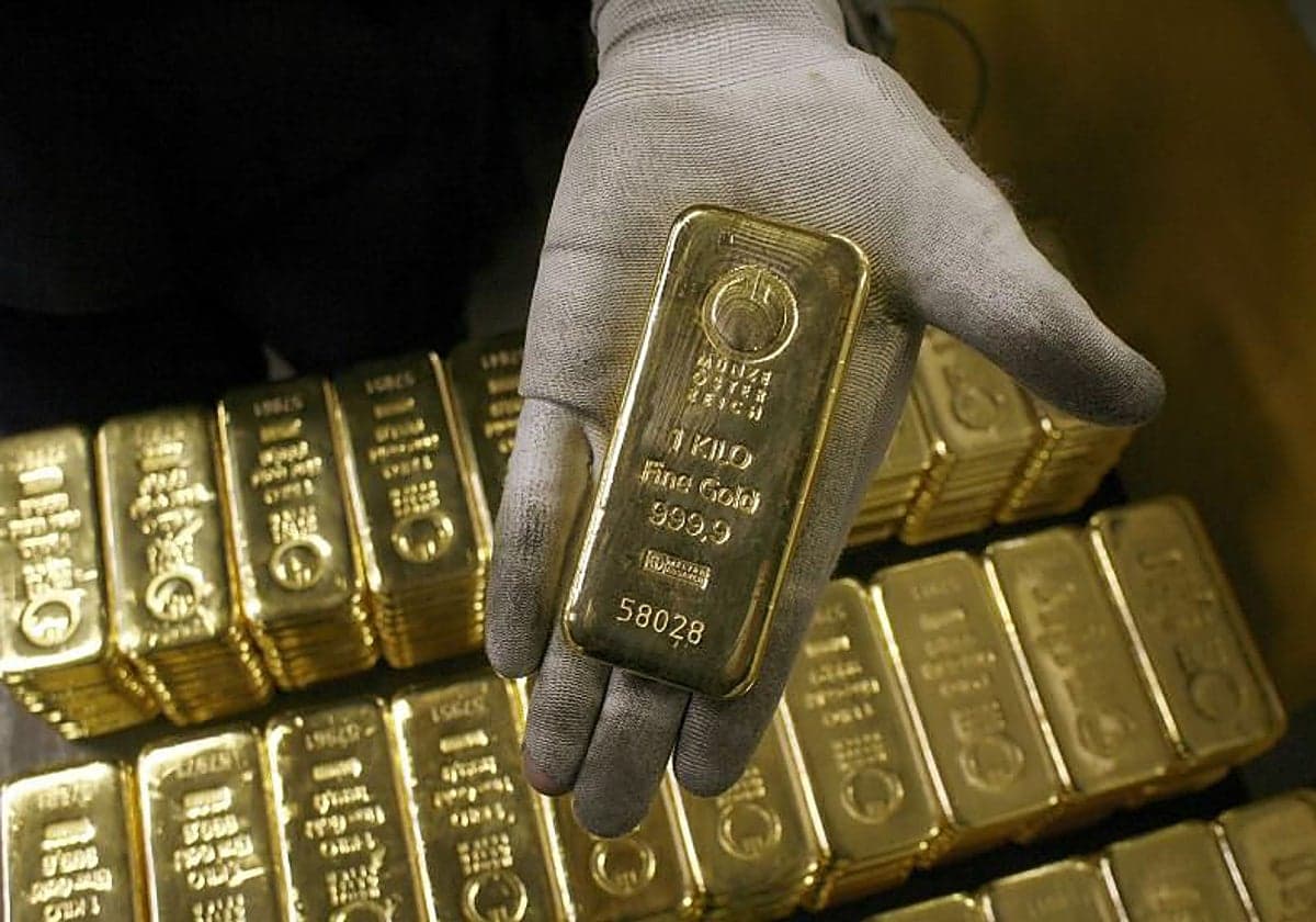 El oro se tambalea ante el repunte del petróleo y la deuda francesa