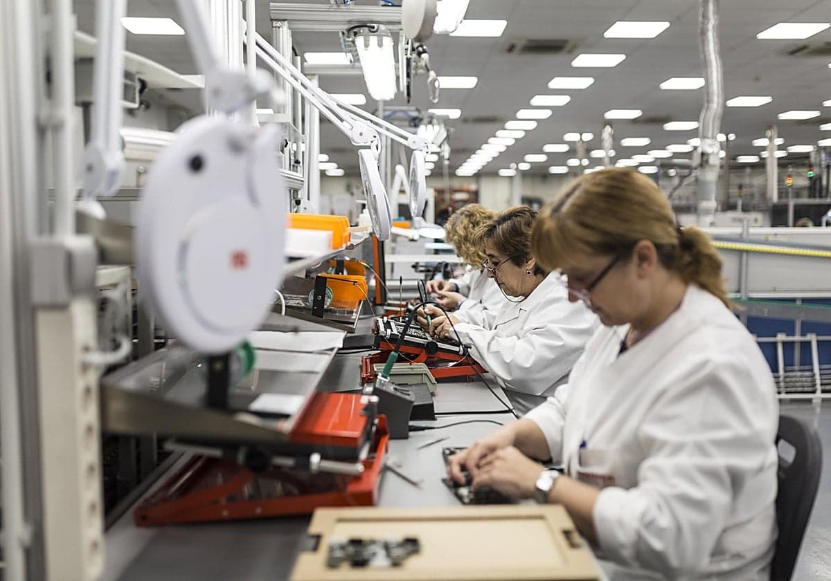 El mercado respalda la opa de Jainaga por Azkoyen y ajusta el precio de la acción a la oferta
