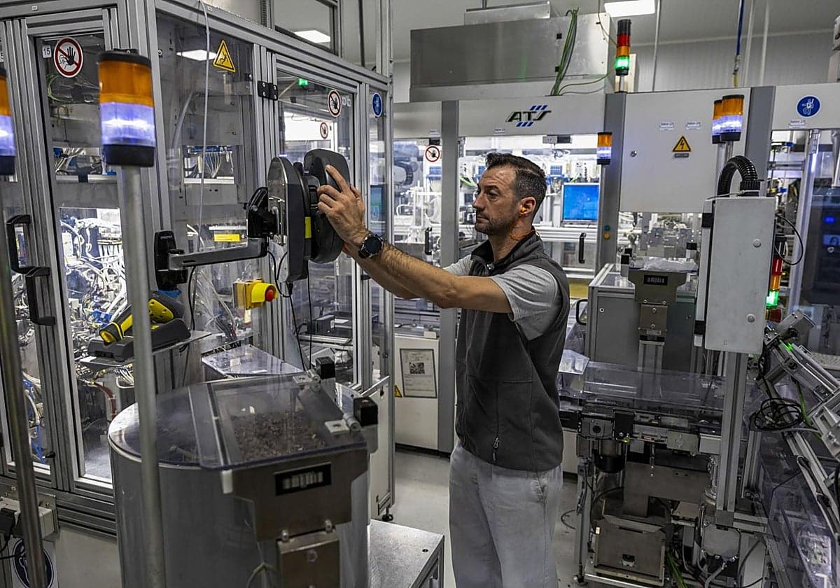 La industria española resiste mejor a la guerra que sus vecinos europeos por sus menores costes laborales