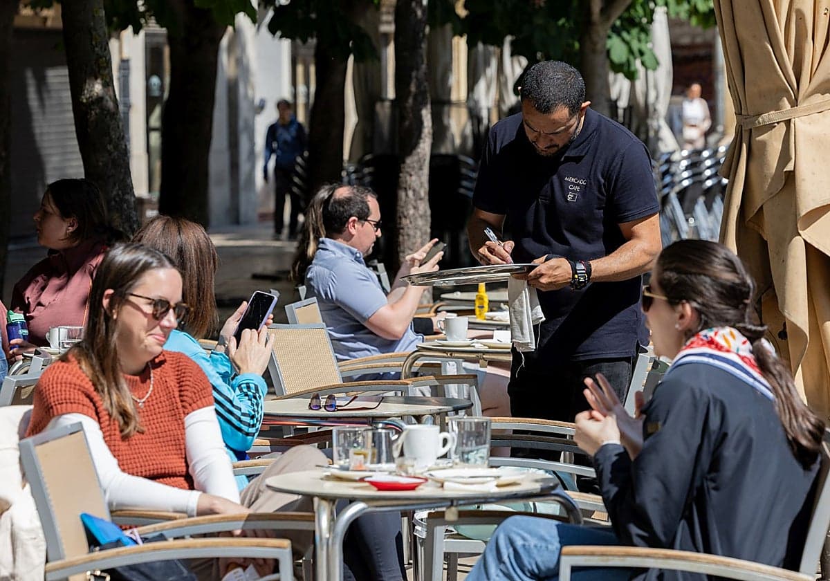 Los extranjeros vuelven a tirar del empleo y lo empujan al máximo de 22,4 millones de afiliados en junio