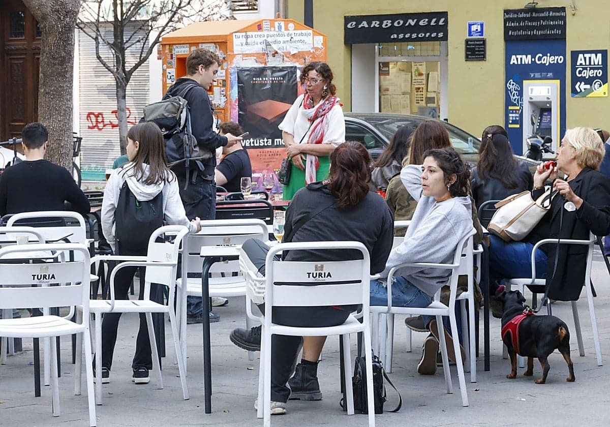 La economía española crecerá un 2,5% este año, pero se enfriará en 2027 por la inflación