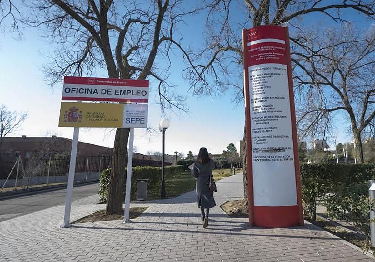 El paro baja del 10% y se sitúa en mínimos desde 2008
